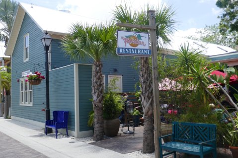 The Kitschy Seaside Cafe In Florida You'll Want To Visit Time After Time