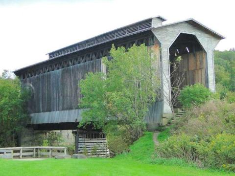 This Amazing Hiking Trail In Vermont Takes You Through An Abandoned Train Tunnel