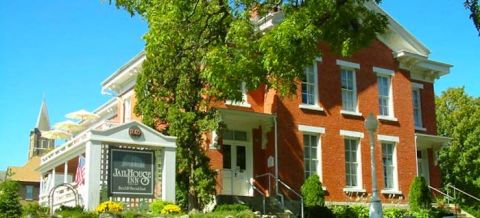 The History Behind This Remote Hotel In Minnesota Is Both Eerie And Fascinating