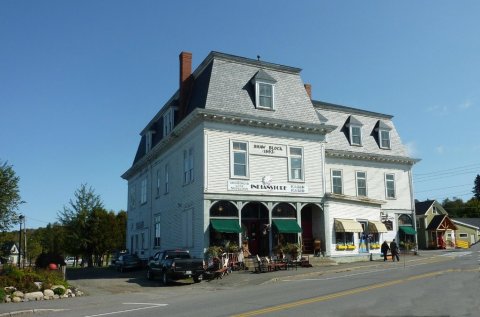 The Maine Store That’s In The Middle Of Nowhere But So Worth The Journey