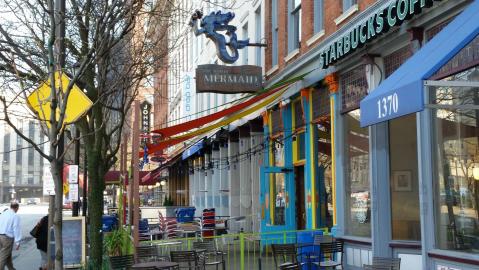 This Tropical-Themed Eatery In Cleveland Will Make You Feel A Million Miles Away From Winter