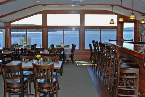 This Lakefront New Hampshire Restaurant Has Gorgeous Views All Year