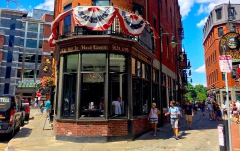 The Oldest Bar In Massachusetts Has A Fascinating History