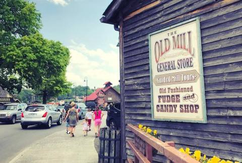 This Tennessee Fudge Factory Is Basically Heaven On Earth