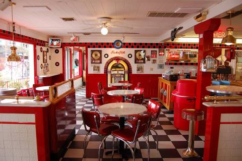 You’ll Absolutely Love This 50s Themed Diner In Missouri