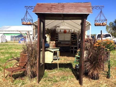 Everyone In Iowa Should Visit This Amazing Antique Barn At Least Once