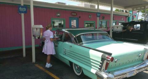 You’ll Absolutely Love This 50s Themed Diner In Michigan