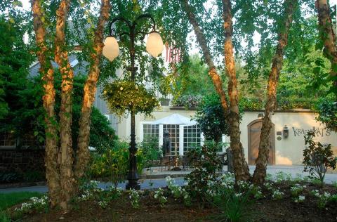 The Secluded Restaurant In Delaware That Looks Straight Out Of A Storybook