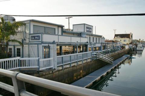 This Amazing Seafood Shack On The Southern California Coast Is Absolutely Mouthwatering