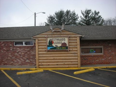 This Hunting-Themed Restaurant In Illinois Serves The Bigfoot Of Horseshoe Sandwiches