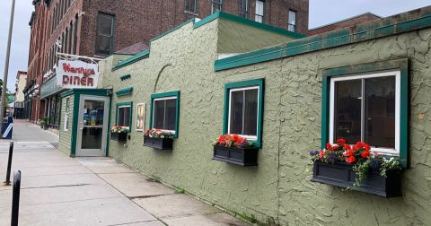 You’ll Absolutely Love This 50s Themed Diner In Vermont