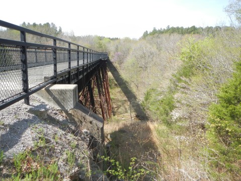 These 7 Illinois Hiking Trails Lead To Some Incredible Pieces Of History