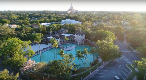 The World's Largest Freshwater Swimming Pool Is Right Here In Florida And It's Incredible