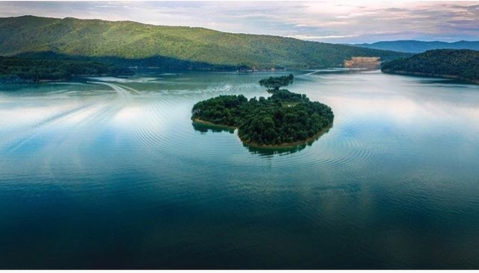 This Hidden Lake In Virginia Is Like Something From Another World