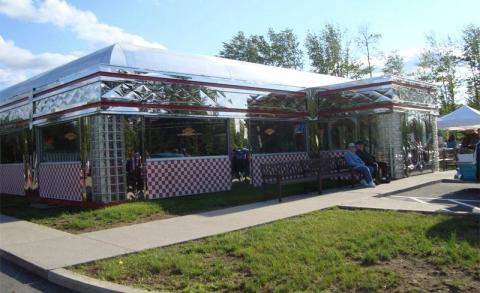 You’ll Absolutely Love This 50s Themed Diner In Maine