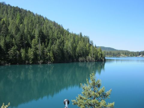 This Underrated Trail In Washington Leads To A Hidden Turquoise Lake