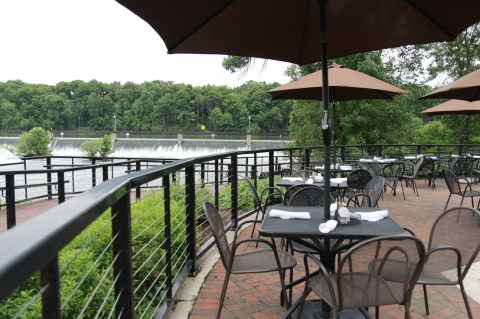 This Underrated Seafood Restaurant Right By The Water Serves Some Of The Tastiest Dishes In Wisconsin