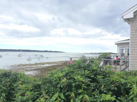 This Underrated Seafood Restaurant Right By The Water Serves Some Of The Tastiest Dishes In Maine