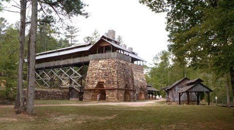 This Picturesque Park In Alabama Is Perfect For A Spring Day Trip