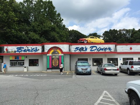 You’ll Absolutely Love This 50s Themed Diner In Maryland