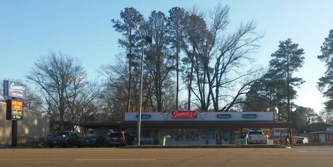 The Retro Ice Cream Shop In Mississippi That's Sure To Satisfy Your Sweet Tooth