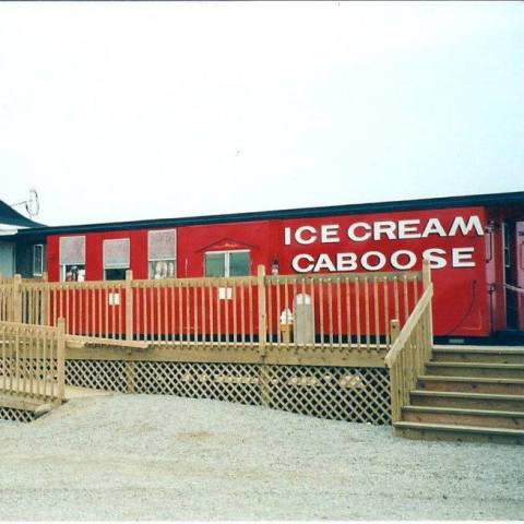 The Delightful Ice Cream Shop In Michigan That's Tucked Away In A Train Car