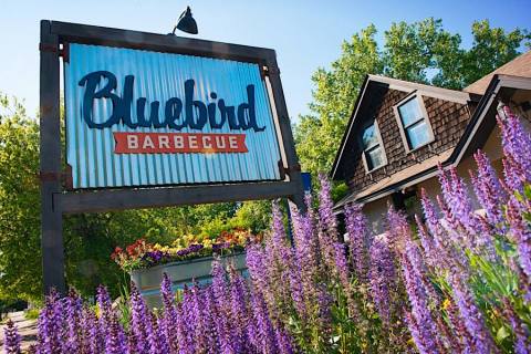 8 Places In Vermont That Serve Fried Chicken That's Finger Licking Good