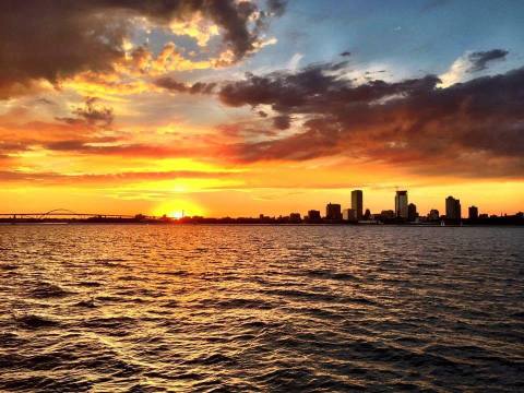 This Twilight Boat Ride In Milwaukee Will Take You On An Unforgettable Dinner Adventure