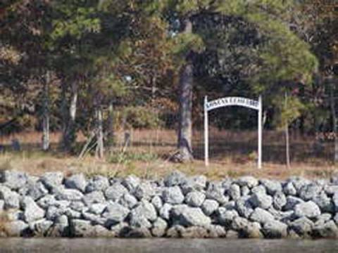 The Story Behind This Ghost Town Cemetery In North Carolina Will Chill You To The Bone