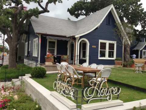 This Charming Cottage In Austin Serves The Most Scrumptious Brunch You've Ever Tasted