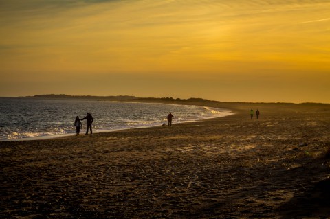 The Best Beach Walk In The State Is Hiding In This Coastal Rhode Island Town