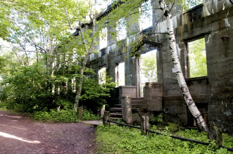 The Spooky New York Hike That Will Lead You Somewhere Deserted