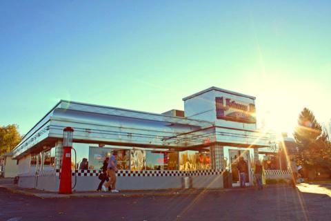 Everyone Goes Nuts For The Hamburgers At This Nostalgic Eatery In Wyoming