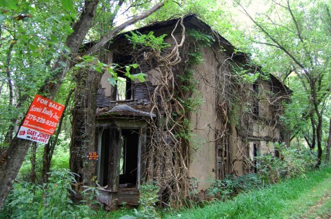 The Remnants Of This Abandoned Virginia Hotel From The 1800s Are Hauntingly Beautiful