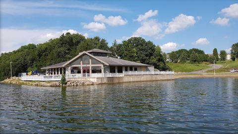 8 Lakeside Restaurants In Illinois You Simply Must Visit This Time Of Year