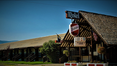 There’s A Themed Motel In The Middle Of Nowhere In Montana You’ll Absolutely Love