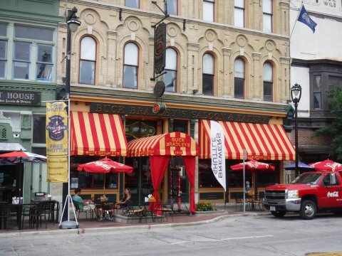 The Historic Saloon In Milwaukee That Serves Up The Best Burgers Ever