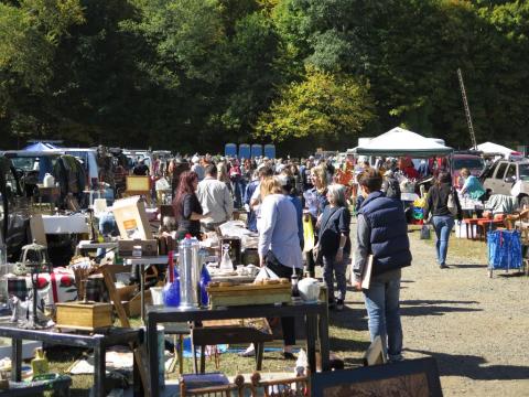 You Could Easily Spend All Weekend At This Enormous Connecticut Flea Market