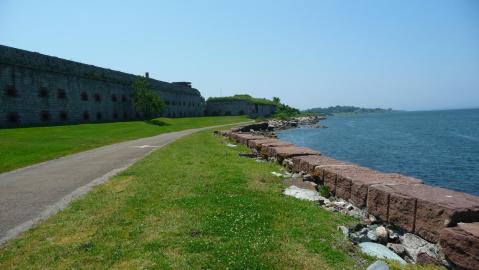 Take This Little-Known Bay Walk In Rhode Island For The Most Incredible Views