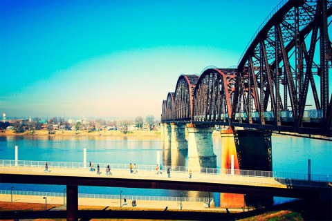 The Beautiful Bridge Hike In Indiana That Will Completely Mesmerize You