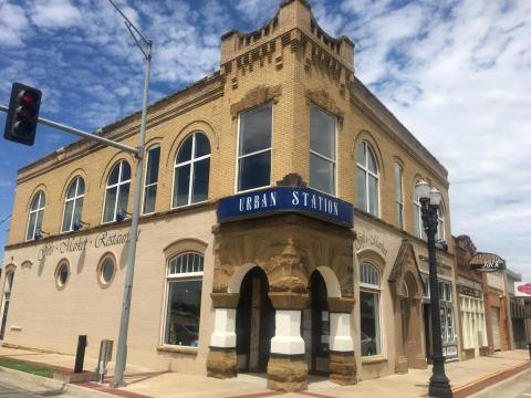 The Small Town Pizza Parlor In Oklahoma That's Worthy Of A Food Coma