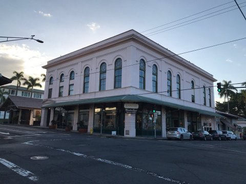 This Restaurant In Hawaii Used To Be A Bank And You'll Want To Visit