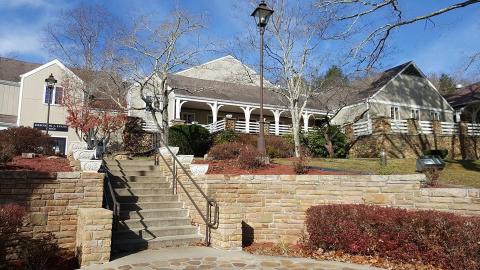 A Night At This Incredible Kentucky Lodge Will Put You On Cloud 9