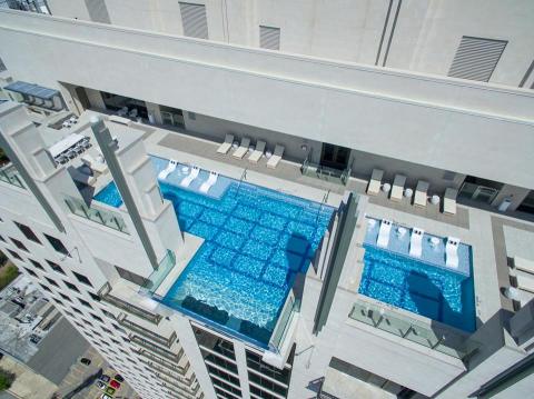 This Glass-Bottomed Swimming Pool In Texas Isn't For The Faint Of Heart