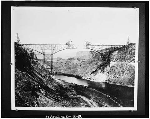 8 Rare Photos Taken During Perrine Bridge Construction That Will Simply Astound You