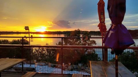 6 Lakeside Restaurants In North Dakota You Simply Must Visit This Time Of Year