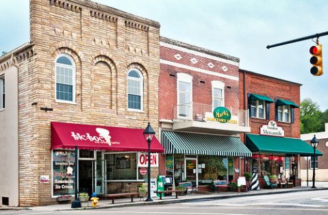 The Old-Fashioned Ice Cream Shop In Tennessee That's Simply To Die For