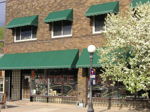 There's So Much To Discover At This Incredible 3-Story Antique Shop In Minnesota