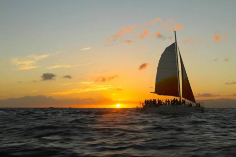 This Sunset Cruise In Hawaii Is The Perfect Summer Adventure