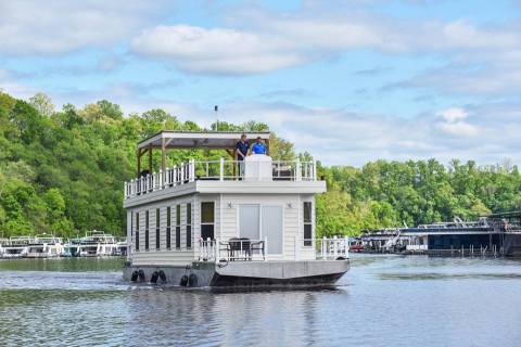 Live Your Best Life On One Of The Most Epic Houseboats In Kentucky